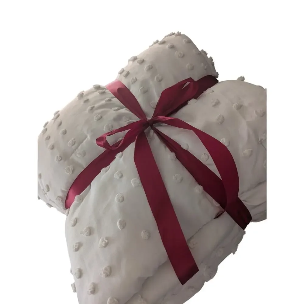 RACHEL ASHWELL! WHITE DOWN ALTERNATIVE COMFORTER W/POP CORN BALL DETAIL! FL/QN